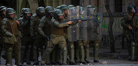 Imagen de la policía chilena reprimiendo duramente las protestas